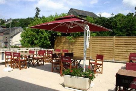 Logis Hotel Restaurant Du Commerce Pont-d'Ouilly المظهر الخارجي الصورة