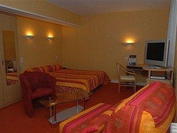 Logis Hotel Restaurant Du Commerce Pont-d'Ouilly المظهر الخارجي الصورة