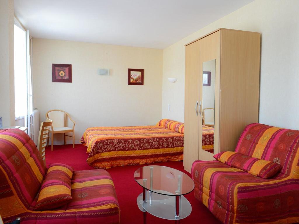 Logis Hotel Restaurant Du Commerce Pont-d'Ouilly المظهر الخارجي الصورة