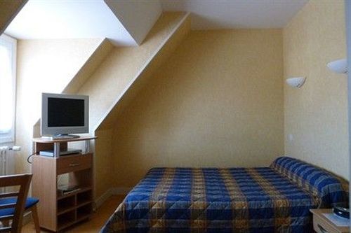 Logis Hotel Restaurant Du Commerce Pont-d'Ouilly المظهر الخارجي الصورة