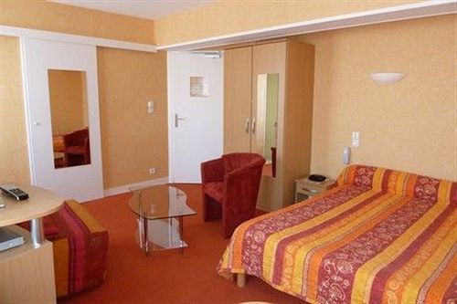 Logis Hotel Restaurant Du Commerce Pont-d'Ouilly المظهر الخارجي الصورة